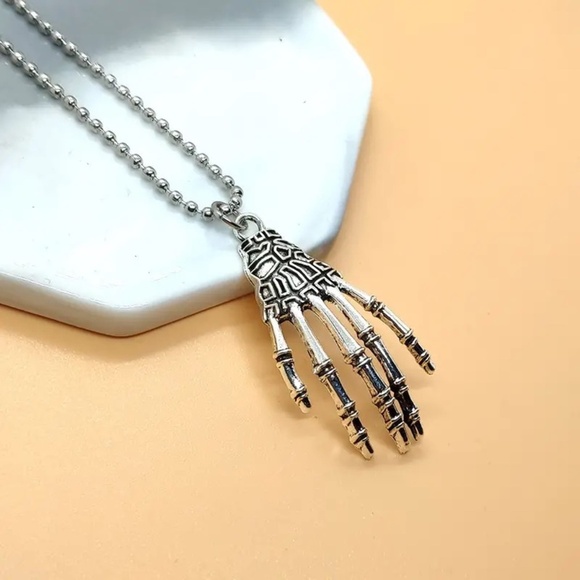 Skull Hand Gothic Halloween Punk Necklace - Picture 1 of 5